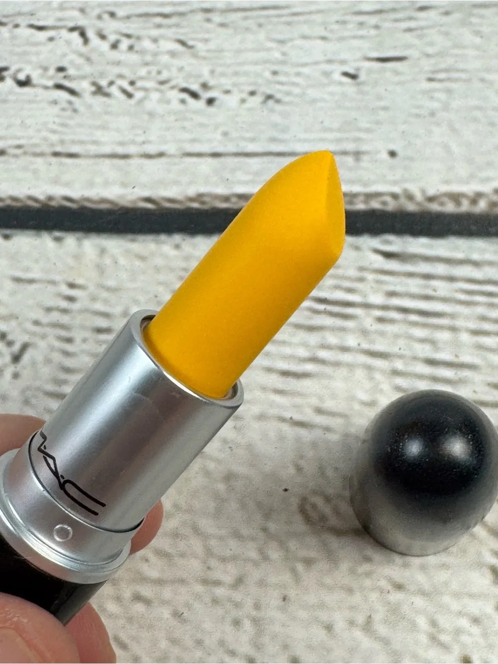 MAC Cosmetics - AC5 Gold XXI Lustre Lipstick - Metallic Gold